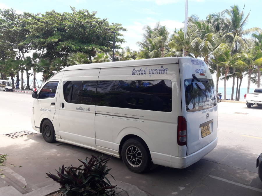 Minibus Toyota Hiace in Pattaya Transfer Pattaya - Koh Kud